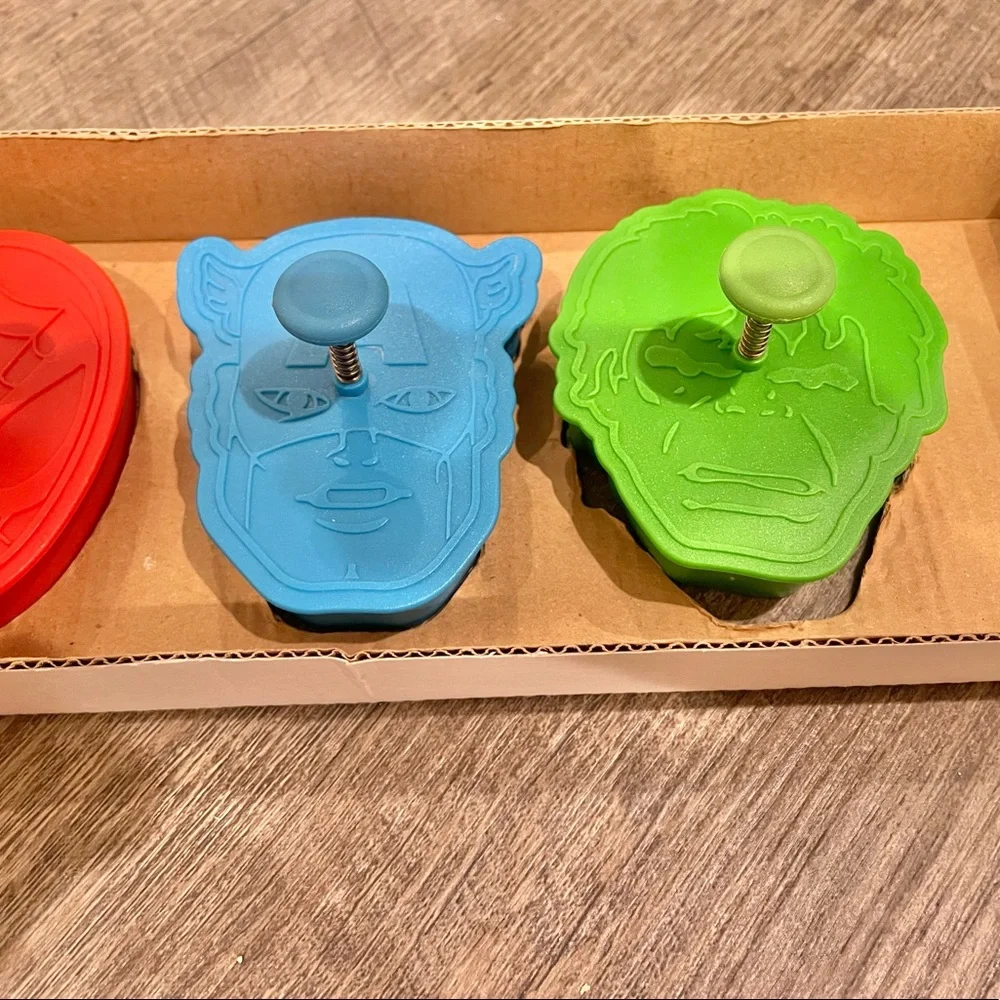 Williams Sonoma Marvel Cookie Cutters set of 4 in box